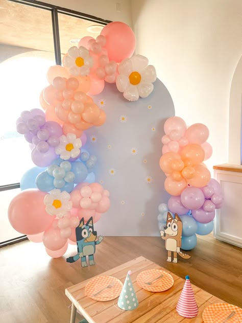 Bluey Tea Party, Groovy Bluey Birthday Party, Bluey Birthday Party Pastel, Bluey Birthday Party Backdrop, Bluey Daisy Party, Blue Daisy Birthday Party Ideas, Bluey Birthday Balloon Garland, Bluey Party Backdrop, Bluey Dessert Table Setup