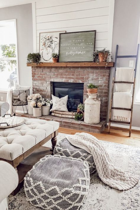 Spring Fireplace, Neutral Cottage, Industrial Farmhouse Living Room, Farmhouse Fireplace Decor, Fireplace Decorations, Mantle Fireplace, Spring Mantle, Cottage Fireplace, Fireplace Mantle Decor