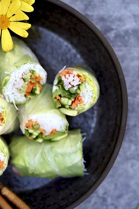 CRAB SUMMER ROLLS Avocado Appetizer, Summer Rolls Recipe, Fresh Spring Rolls, Spring Roll Recipe, Rice Vermicelli, Crab Recipes, Summer Rolls, Low Fat Recipes, Wrap Recipes