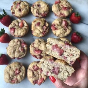 Gluten-Free STRAWBERRY BANANA PROTEIN MUFFINS I Gluten Free Follow Me Gluten Free Protein Muffins, Fruit Pizza Designs, Banana Protein Muffins, Gf Treats, Staple Recipes, Dishes Ideas, Fruit Desserts Easy, Fruit Muffins, No Bake Banana Pudding