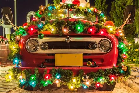 Christmas Car Decorations, Holiday Car, Holiday Parades, Colonial Christmas, Christmas Parade, Christmas Car, Navidad Diy, Valentine Photography, Kid Friendly Trips