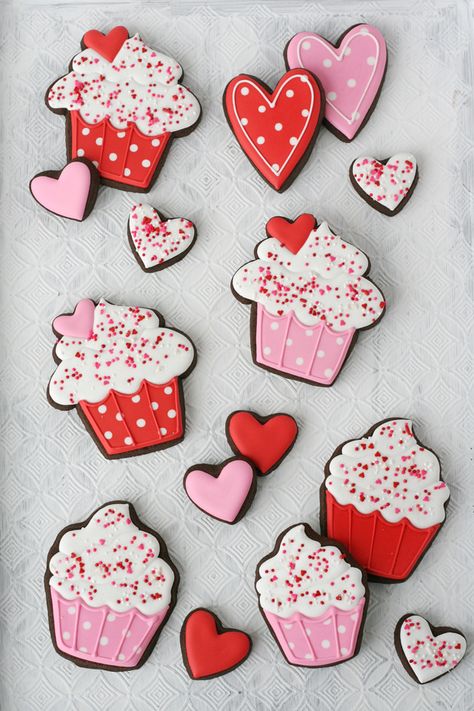 Valentines Day Biscuits, Valentines Cookie Sets Decorated, Valentines Cookies Decorated Ideas, Valentine Cookies Decorated, Valentines Day Sugar Cookies, Cookies Cupcake, Valentines Cookies, Valentine Sugar Cookies, Valentines Baking