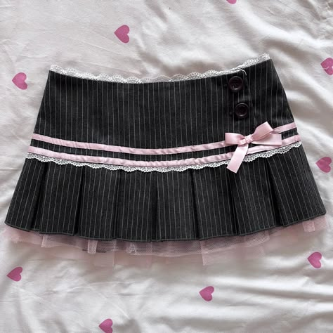 Mini Skirt Aesthetic, Skirt Aesthetic, Dr Closet, Grunge Goth, Cute Skirts, Fashion Icon, Dream Clothes, Skirt Outfits, Cute Fashion