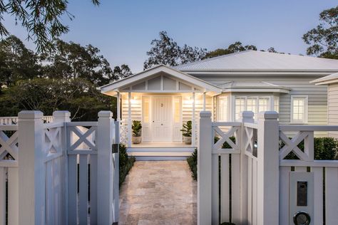 Verandah Building Design Hamptons House Exterior, Weatherboard House, Travertine Tiles, Front Fence, Travertine Tile, Hamptons House, Hamptons Style, Front Entrances, Picket Fence