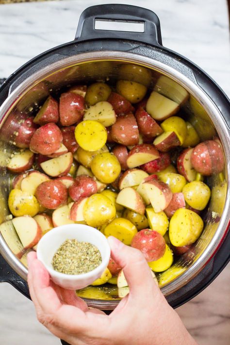 Red Potatoes In Crockpot, Parmesean Potatoes, Crockpot Roasted Potatoes, Instant Pot Red Potatoes, Roasted Baby Red Potatoes, Roasted Garlic Potatoes, Gold Potato Recipes, Potatoes In The Instant Pot, Crockpot Roast Recipes