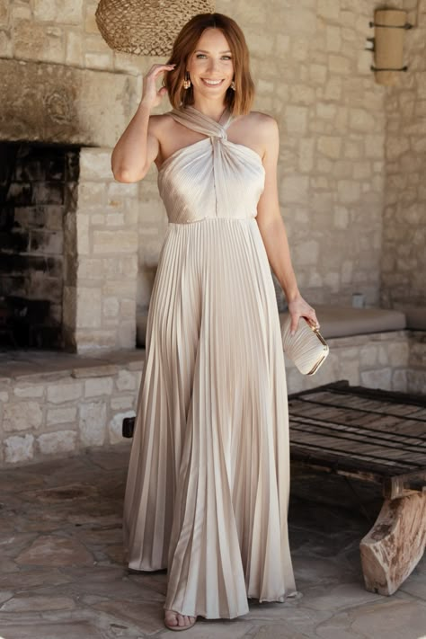 Tan Gold Bridesmaid Dresses, Mother Of The Bride Dresses Beige, Champagne Dress For Mother Of The Bride, Maid Of Honor Fall Dresses, Winter Champagne Bridesmaid Dresses, Champagne Gown Wedding, Champagne Color Mother Of Bride Dress, Mother Of The Bride Neutral Dresses, Brides Mom Dress Classy Mothers Summer