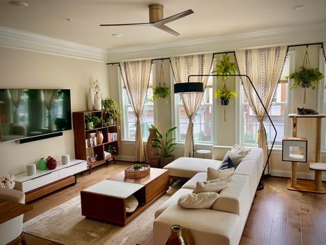 Big Living Room Aesthetic, Mid Century Modern Boho Living Room, Boston Apartment, Mid Century Living Room, Mid Century Modern Living Room, Eclectic Living Room, Apartment Decor Inspiration, Future Apartment, Boho Living Room