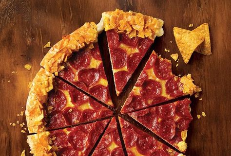 Holy crap, this pizza has Doritos for a crust Doritos Pizza, Local Pizza, Canada Food, Fast Food Items, Fast Food Menu, Pizza Crust Recipe, Food Network Canada, Crust Pizza, Fast Food Chains