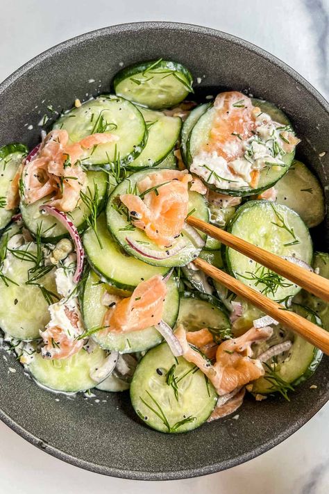 This tasty entire cucumber salad with smoked salmon, everything bagel seasoning, and cream cheese is a fantastic dish! Cucumber And Salmon Salad, Smoked Salmon Recipes Lunch, Salmon Cucumber Salad, Smoked Salmon Cucumber Salad, Salmon Everything Bagel, Pickled Snacks, Cucumber Ribbon Salad, Everything Bagel Cucumber, Cubed Salmon