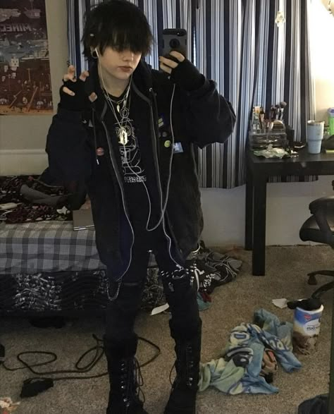 Dark Men Outfit, Cool Goth Outfits, Grunge Goth Aesthetic Outfits, Goth Masculine Outfits, Kaito Aesthetic, Grunge Masc Outfits, Gothcore Outfits, Masculine Goth Outfits, Masc Goth Outfits