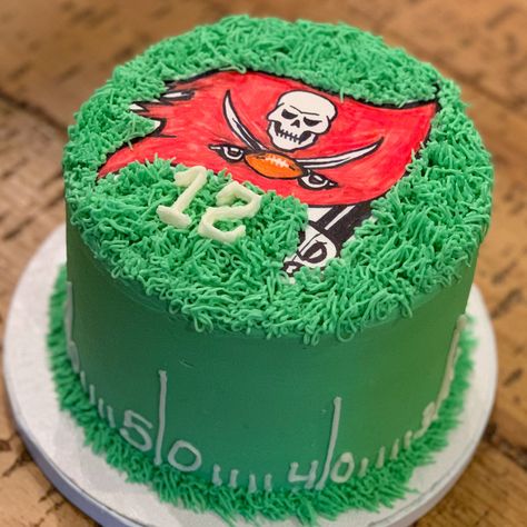 #football #cake #buccaneers #yardline #tombrady #merrickmoms #longisland Tampa Bay Buccaneers Cake Ideas, Tampa Bay Buccaneers Cake, Football Field Cake, Football Cakes, Football Birthday Cake, Football Cupcakes, Dream Birthday, Buccaneers Football, Tampa Bay Bucs