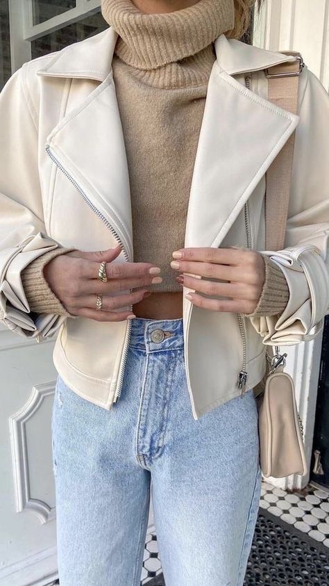 Beige Leather Jacket Outfit, White Leather Jacket Outfit, Faux Leather Jacket Outfit, Womens Leather Jacket Outfit, Biker Jacket Outfit, Beige Leather Jacket, Jacket Outfit Women, White Leather Jacket, Leather Jacket Outfits