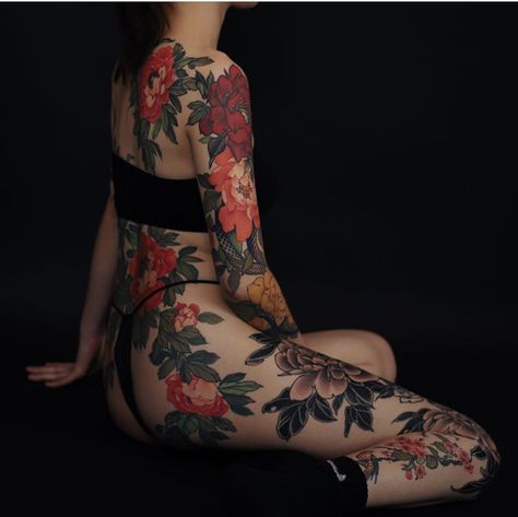 Full Body Flower Tattoo, Dark Tattoo Ideas, Gotik Tattoo, Feminine Tattoo Sleeves, Full Body Tattoo, Asian Tattoos, Red Tattoos, Dainty Tattoos, Up Tattoos