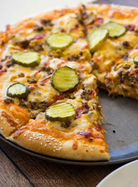 Recipes For Dinner Pizza, Recipes With Pizza Dough, Cheeseburger Pizza, Dinner Pizza, Hamburger Pizza, Homemade Pickles, Grilled Pizza, Pizza Recipes Homemade, Ground Beef Recipes For Dinner