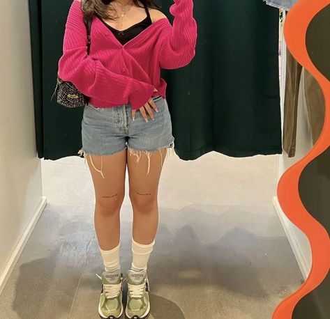 Summer Outfits 2023 Vintage, Summer Outfits With Dunk Lows, Fresh Aesthetic Outfit, Jeans With Black Shirt Outfit, Cute Outfits Summer Midsize, Classy Teen Outfits, Summer Outfits That Cover Upper Arms, Summer Outfits For Insecure People, Comfy Summer Outfits Mid Size