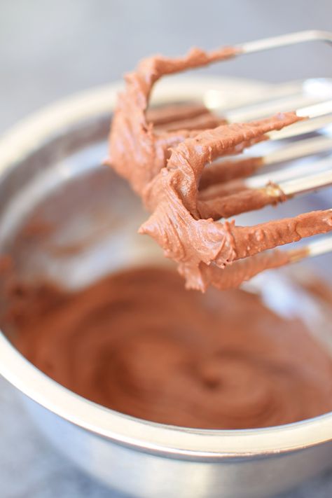 Vegan "Nutella" Chocolate Mousse Recipe (Just 3 Ingredients!) - this easy, decadent dessert is unbelievably dairy-free, egg-free, gluten-free & soy-free! Porter Cake, Go Dairy Free, Dairy Free Creamer, Vegan Chocolate Mousse, Whipped Ganache, Vegan Nutella, Ganache Recipe, Chocolate Mousse Recipe, Dairy Free Eggs