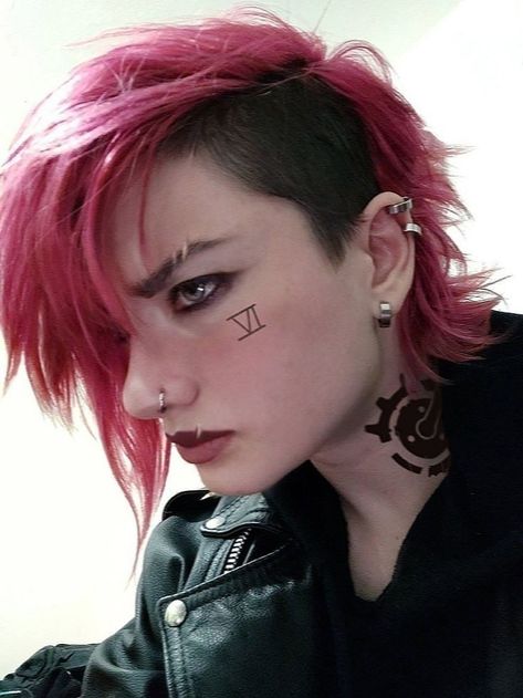 Vi Haircut, Vi Cosplay, Vi League Of Legends, Buzzed Hair, Punk Hair, Estilo Punk, Dream Hair, Cosplay Outfits, Pink Hair