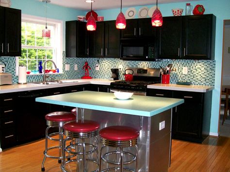 Restaining Kitchen Cabinets: Pictures, Options, Tips & Ideas | Kitchen Designs - Choose Kitchen Layouts & Remodeling Materials | HGTV Retro Kitchen Cabinets, Julia Childs, Retro Style Kitchen, Model Dapur, Retro Diner, Retro Kitchen Decor, Casa Vintage, Red Kitchen, Kitchen Diner