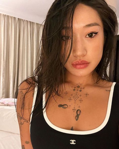 Peggy Gou, Vs Models, Asian Makeup, Minimalist Tattoo, Instagram Aesthetic, Tattoos For Women, Tatting, Cross Necklace, A Woman