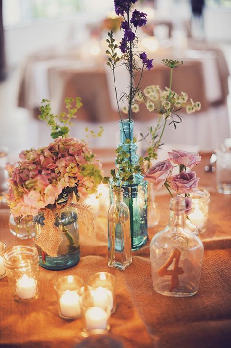 romantic wedding lighting Wedding Jars, Rustic Mason Jars, Mason Jar Wedding, Wedding Table Decorations, Wedding Centerpiece, Romantic Weddings, Wedding Lights, Decoration Table, Country Wedding