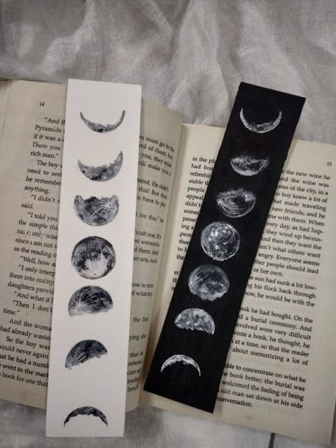 Lunar cycle moon bookmark Beautiful Book Marks, Black Bookmarks Handmade, Bookmark Painting Ideas Acrylic, Book Mark Drawing, Cool Bookmark Ideas, Painted Bookmarks Acrylic, Bookmarks Handmade Aesthetic, Bookmark Painting Ideas, Bookmark Ideas Aesthetic