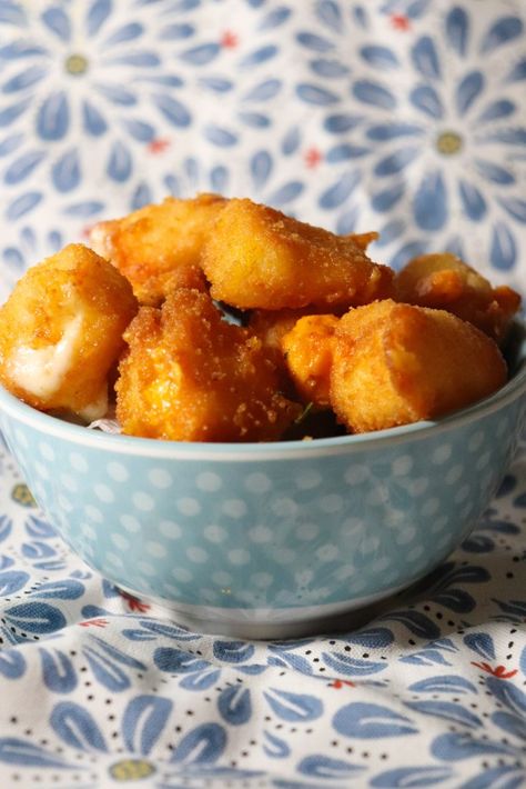 Deep Fried Cheese Curds, Cheese Curds Recipe, Fried Cheese Curds, Low Carb Crock Pot Recipes, Fried Cheese, Low Glycemic Diet, Keto Cheese, Low Carb Appetizers, Cheese Curds