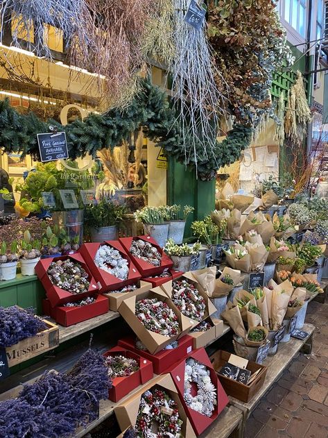 Oxford Covered Market, House Wear, Small Trinkets, Sims Ideas, Winter Flowers, Edinburgh Scotland, Flower Stands, House Interiors, Inspirational Images