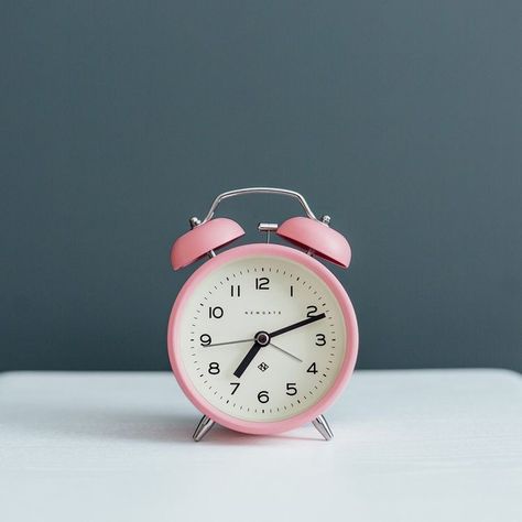 Pink Alarm Clock, Modern Alarm Clock, Vintage Saat, Pink Clocks, Cute Clock, Clock Tattoo Design, Desk Clocks, Contemporary Graphic, Retro Clock