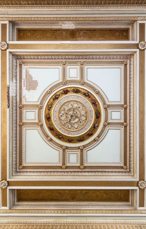 Castle Ceiling, Sarees New Collection, Classic Ceiling Design, Classic House Interior Design, Architecture Castle, Pop Design For Roof, Gypsum Ceiling Design, Wooden Ceiling Design, Luxury Mansions Interior