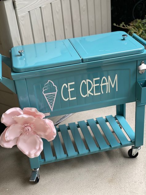 Paleta Cart Diy, Ice Cream Cart Diy, Diy Ice Cream Cart, Ice Cream Toppings Bar, Ice Cream Cooler, Chest Decor, Snack Cart, Food Cart Design, Ice Cream Cart