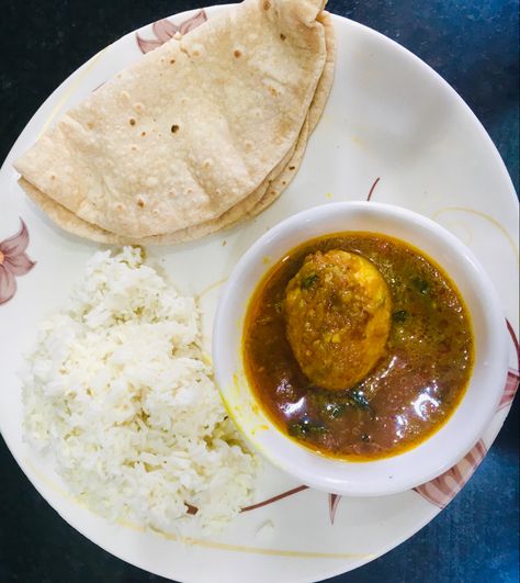 Egg Curry Snapchat Story, Egg Curry And Rice, Indian Lunch, Egg Lunch, Healthy Plates, Indian Dinner, Food Pic, Indian Rice, Egg Curry