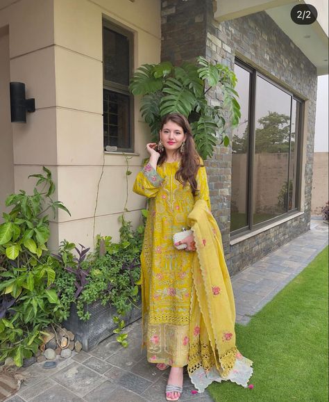 Durga Puja Outfit Ideas, Ethenic Wears, Pak Suits, Dress Necklines, Poses For Ig, Kurta Pattern, Fits Casual, Design Kurta, Simple Dress Casual