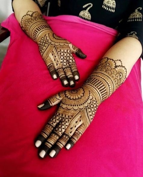 Mehendi Designs For Front Hand, Motif Henna, Back Hand Henna Design, Back Hand Henna, Front Mehndi, Hand Mehendi, Finger Mehndi, Full Mehndi, Mahendi Designs