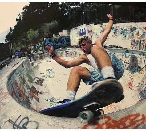 Skate Photography, Skateboard Photos, The Munster, Skate Aesthetic, Skateboard Pictures, Skate Punk, Skate Photos, Skate 3, 90s Skate