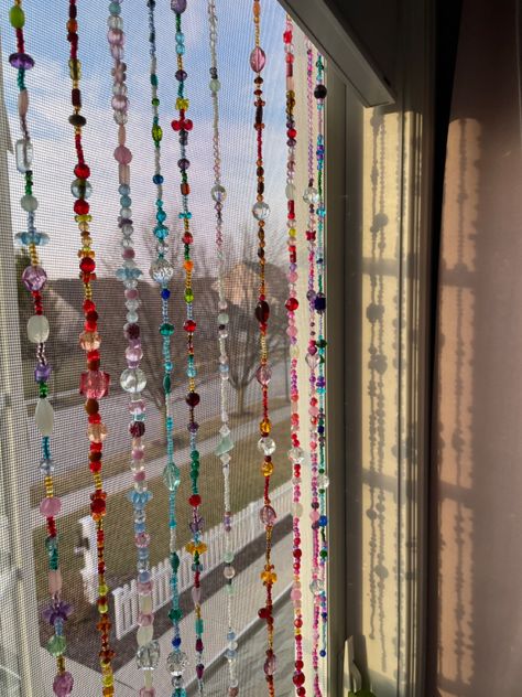 How To Decorate A White Wall, Beads In Window, Door Beads Curtain Diy, Cozy Hippie Bedroom, Aesthetic Window Decor, Door Beads Curtain, Beaded Curtains Diy, Dorm Room Crafts, Room Door Decorations