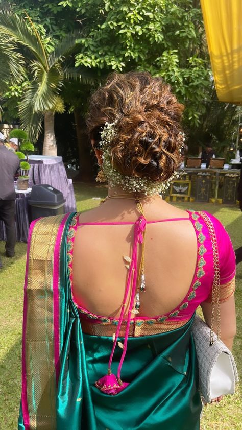 Messy bun with baby Gipsy flower …… Messy Bun Saree Look, Messy Bun For Saree, Messy Bun With Flowers, Messy Bun Hairstyles Indian Saree, Punjabi Hairstyles, Low Messy Buns, Lehenga Hairstyles, Bun With Curls, Messy Curly Bun