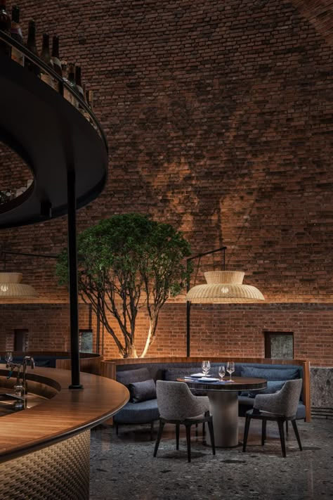 Restaurant Bar Ideas, Brick Art, Restaurant Lighting, Brick Building, Restaurant Interior Design, Art Installation, Bar Ideas, Hospitality Design, Red Bricks