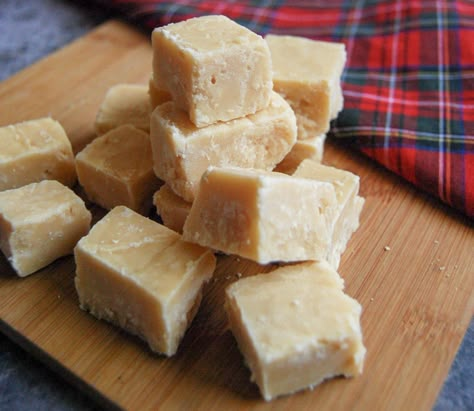 Scottish Tablet Scottish Tablet Recipes, Haggis Neeps And Tatties, Scottish Kitchen, Scottish Tablet, Tablet Recipe, Scottish Christmas, Scottish Food, Food Bars, Scottish Recipes