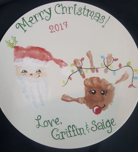 Diy Santa Plate Kids, Santas Cookie Plate Diy, Christmas Kids Crafts Gifts, Handprint Plate, Personalized Christmas Plates, Christmas Cookie Plate, Santa Handprint, Baby Christmas Crafts, Christmas Handprint Crafts