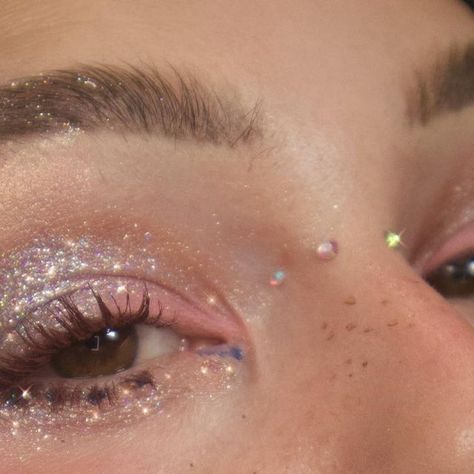 Glowy Sparkly Makeup, Colorful Glitter Makeup, Light Fairy Makeup, Rhinestone Freckles, New Years Make Up, Concert Makeup Glitter, Maybelline Age Rewind, Maybelline Age Rewind Concealer, Age Rewind Concealer