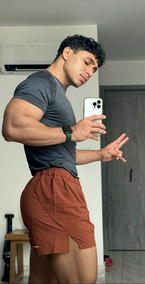 Male Fashion Model Physique, Men’s Fitness Aesthetic, Male Gym Outfit Aesthetic, Gym Body Aesthetic Men, Male Workout Outfits, Mens Body Goals, Men’s Gym Fits, Mens Gym Fits, Men Gym Fits