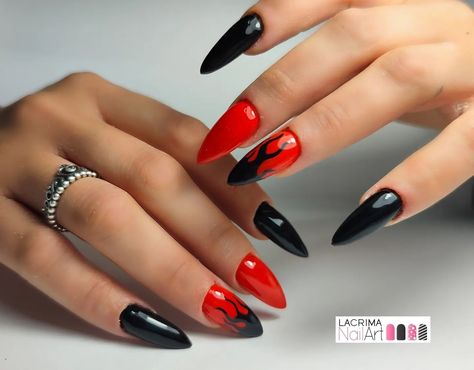 Black And Red Fire Nails, Red And Black Flame Nails, Acdc Nails, Devil Nail Art, Devil Nails Designs, Red Flame Nails, Devil Nails, Nail Cartoon, Red And Black Nails