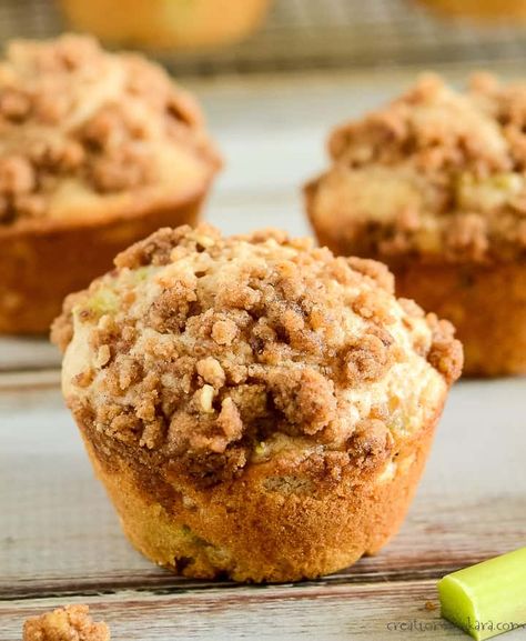 With a sweet cinnamon crumb topping and a tart rhubarb, these Rhubarb Muffins are sure to be a hit for breakfast or brunch! Rhubarb Rhubarb, Rhubarb Oatmeal, Fresh Rhubarb, Rhubarb Muffins, Rhubarb Crisp, Rhubarb Crumble, Muffin Streusel, Brunch Recipe, Rhubarb Recipes