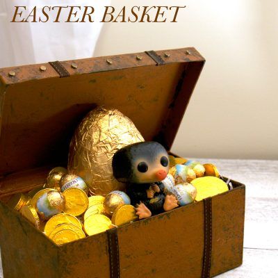 Niffler Easter basket | Fantastic Beasts and Where To Find Them Harry Potter Easter Basket Ideas, Harry Potter Easter Basket, Harry Potter Suitcase, Fantastic Beasts Party, Cauldron Cakes, Golden Egg Easter, Trunk Suitcase, Luggage Trunk, Cumpleaños Harry Potter