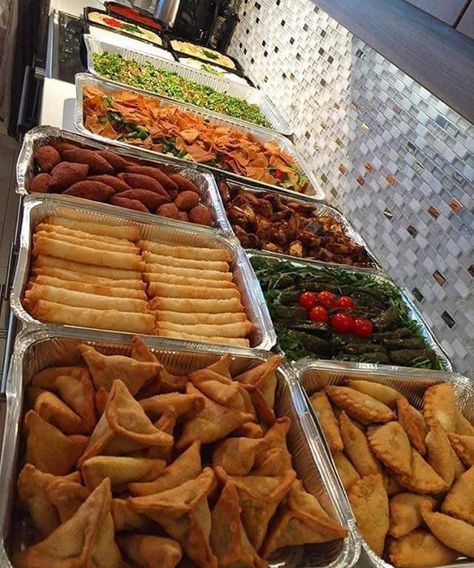 Desi Wedding Food, Ramadan Food, Food Set Up, Catering Food Displays, Food And Nutrition, Party Food Buffet, Catering Ideas Food, Lake Food Ideas Summer, Food Ideas Summer