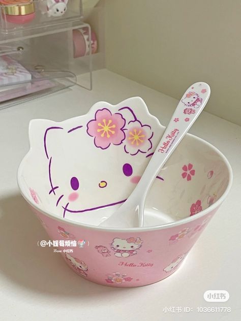 Hello Kitty Utensils, Girly Kitchen Decor, Fine Dinnerware, Aesthetic Objects, Fancy Kitchens, Cute Furniture, Hello Kitty Aesthetic, Pink Hello Kitty, Hello Kitty My Melody