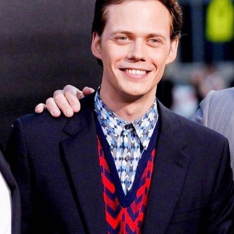 Bill Skarsgård Wallpaper, Bill Skarsgard Pennywise, Look At This Dude, Bill Istvan Günther Skarsgård, Cole M Sprouse, Kevin Mccallister, It Movie, Billy Boy, Hollywood Men