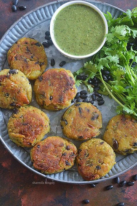 Magnesium Recipes, Sweet Potato And Black Beans, Bean Patties, Black Bean Patties, Sweet Potato Patties, Vegan Patties, Steamed Sweet Potato, Sweet Potato Black Bean, Desi Recipes