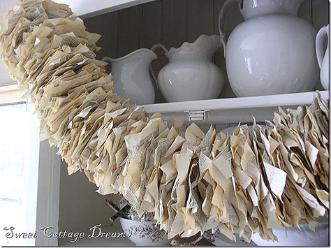 garland made from an old book Book Paper Garland Diy, Book Paper Garland, Book Pages Garland, Book Garland Diy, Newspaper Garland, Puzzle Wreath, Book Garland, Xmas Tree Diy, Making Garland