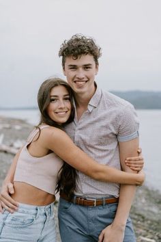 Sister And Brother Poses, Older Sibling Photography, Older Sibling Poses, Siblings Poses, Brother Poses, Sisters Photography Poses, Brother Sister Poses, Brother Sister Pictures, Brother Sister Photography